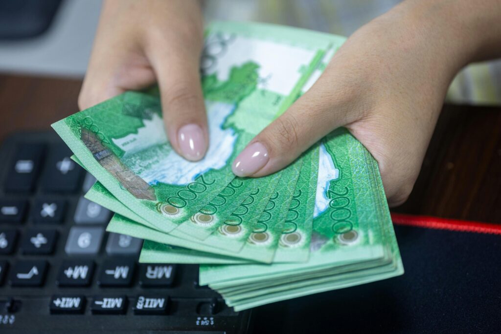 Iranian Rial price jump in Pakistan for currency traders