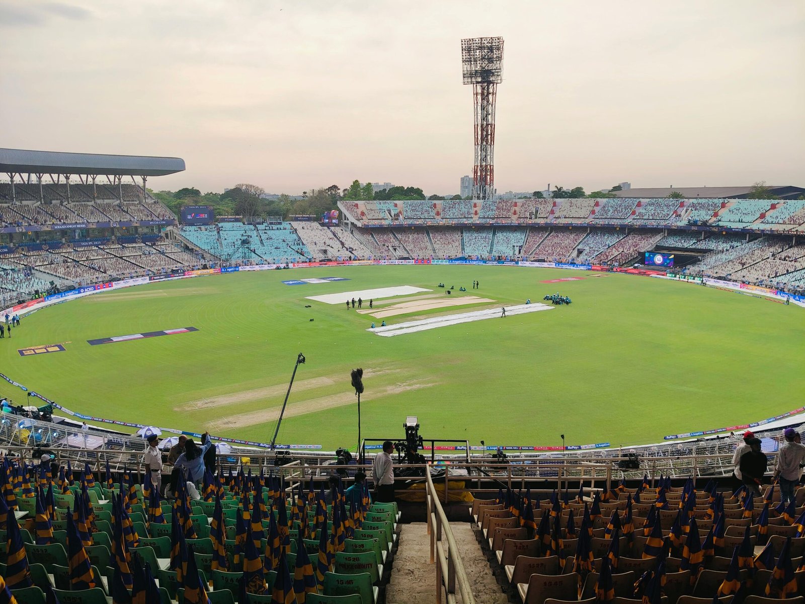 CSK vs LSG IPL 2026 thrilling match action with batsman hitting a boundary under stadium lights